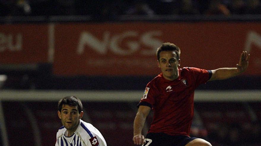 Camuñas ve el balón alejarse de su dominio.