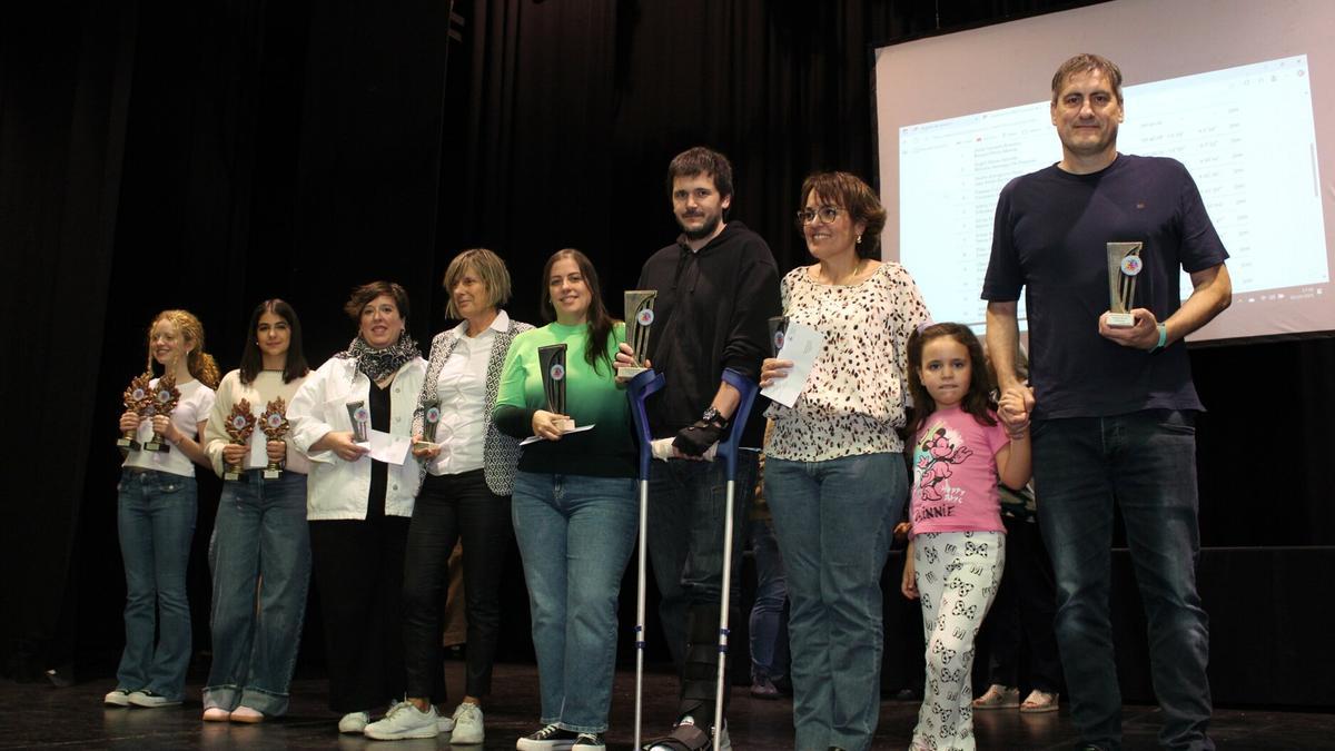 Los ganadores en la 25ª edición del concurso de puzzles de Castejón.