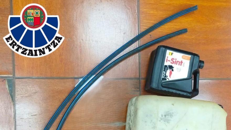 Cinco detenidos, cuatro de ellos menores, por robar combustible en un aparcamiento de La Peña