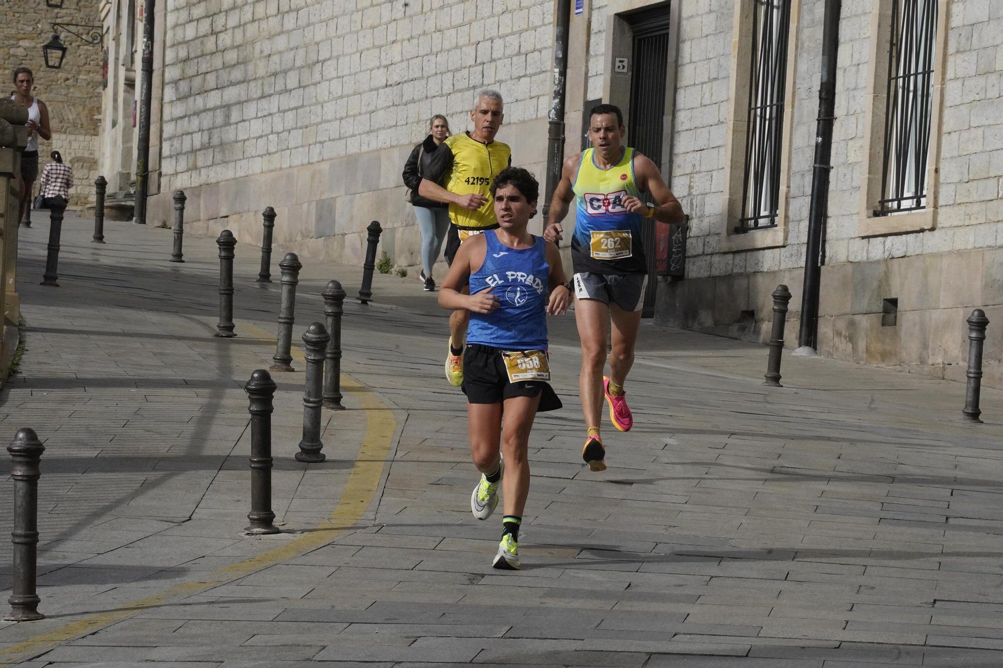 En imágenes: Miles de personas conquistan la Almendra de Gasteiz