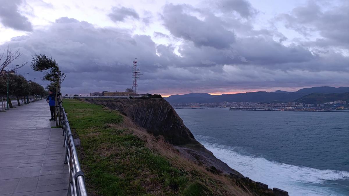 La llegada de la ciclogénesis Goretti obliga al Gobierno vasco a activar el aviso naranja en Bizkaia.