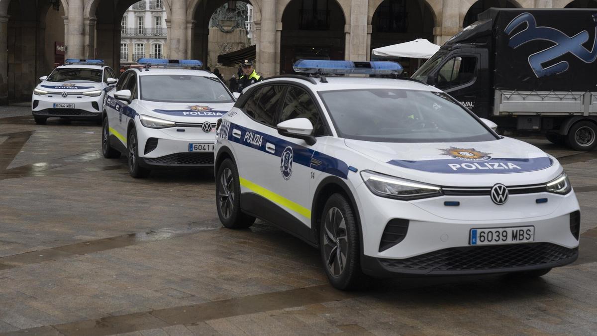 Presentación de los nuevos coches patrullas eléctricos de la Policía Local