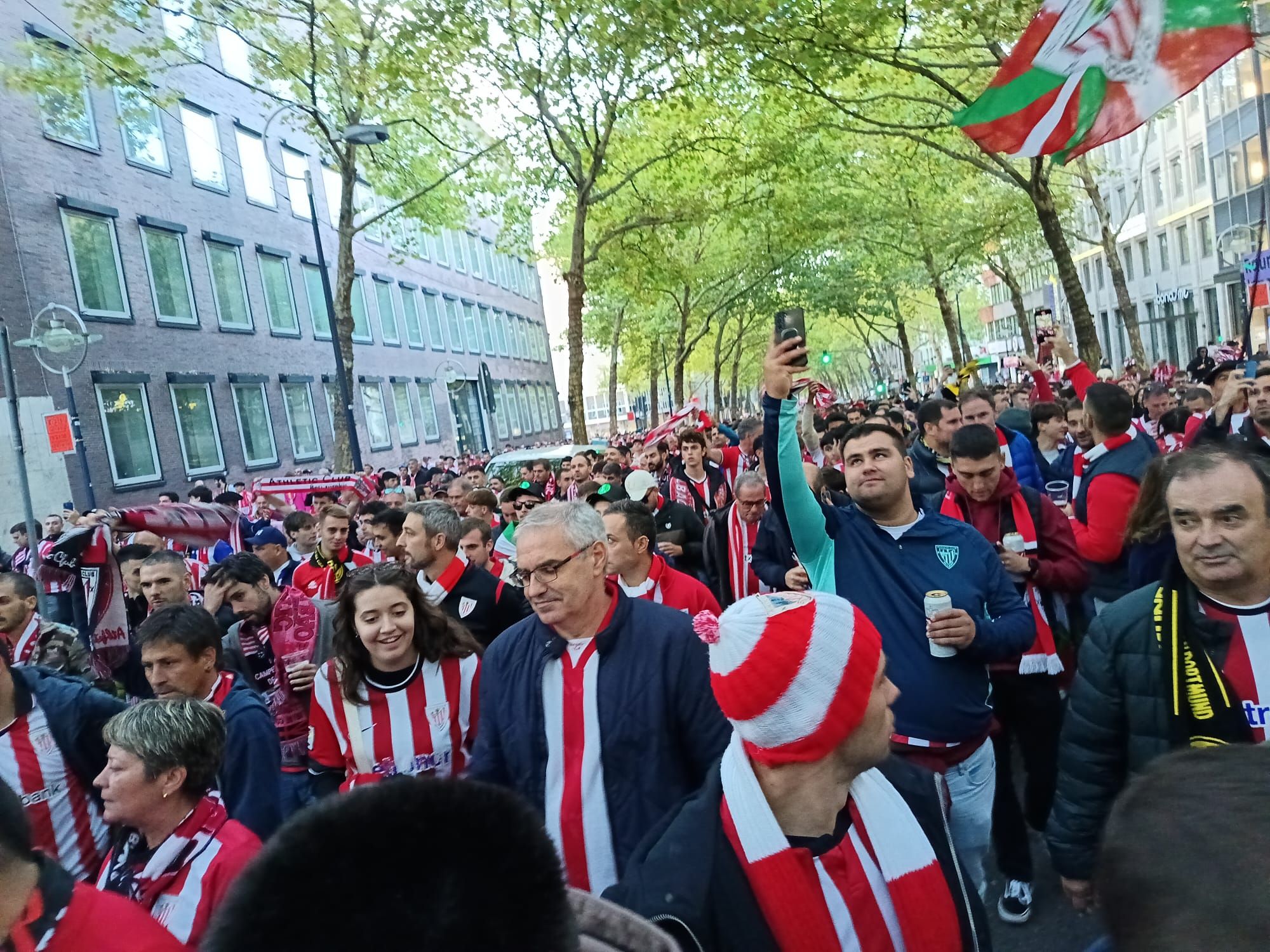 Kalejira del Athletic hasta el campo del Dortmund