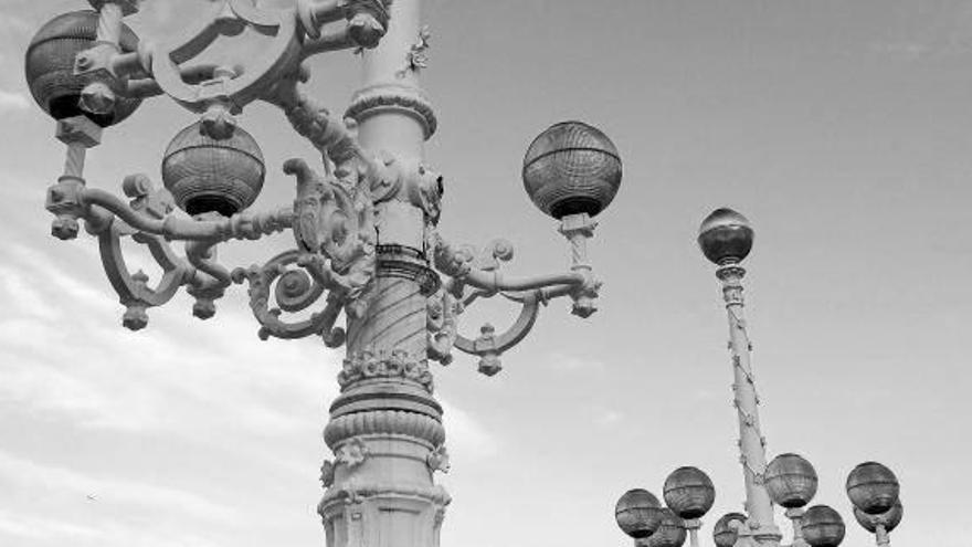 El PSE-EE pregunta por uno de los brazos de la farola de La Concha