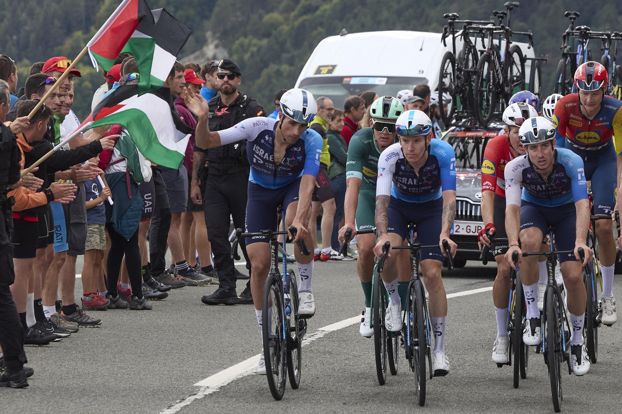 Fotos de la etapa navarra de La Vuelta 25 entre Sendaviva y Larra - Belagua