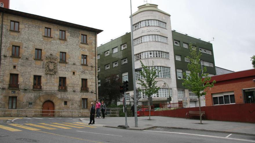 La Ertzaintza detiene a uno de los autores del robo en un domicilio de Deba