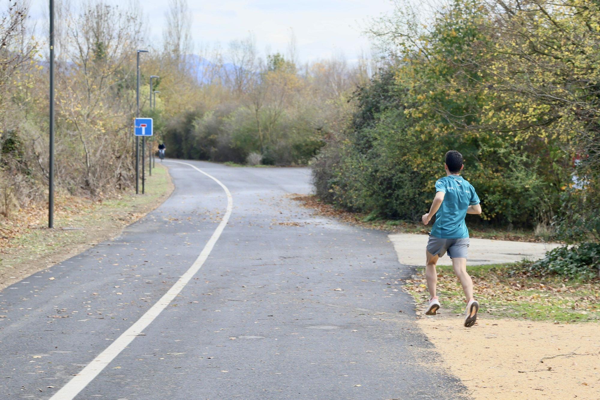 En imágenes: El nuevo camino peatonal y ciclista entre Olarizu y Goikolarra