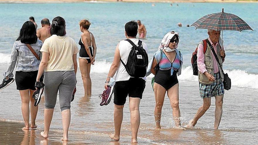 La pandemia apunta signos de mejoría y la incidencia cae por primera vez en un mes