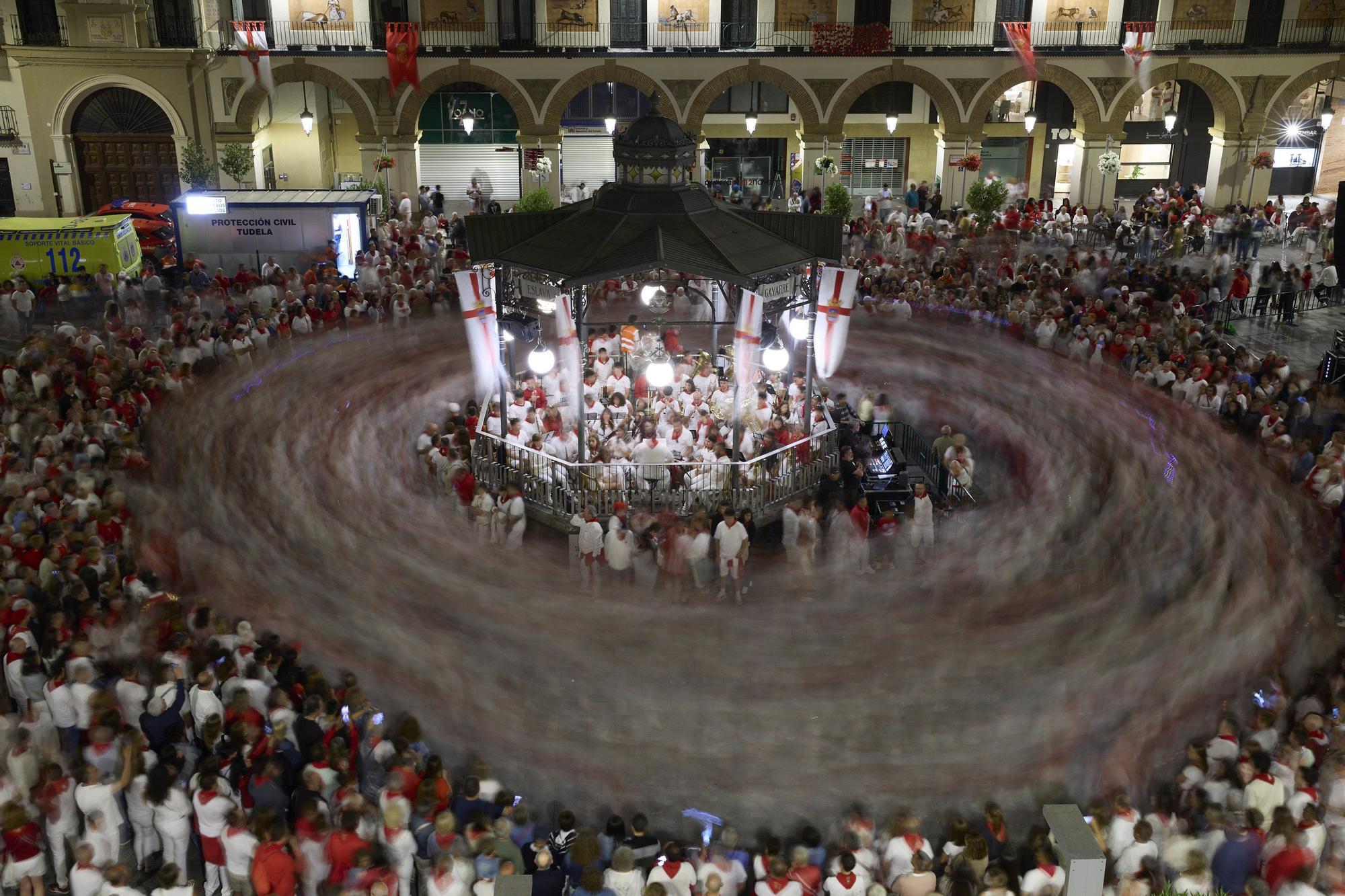 Fotos del baile de La Revoltosa en Tudela