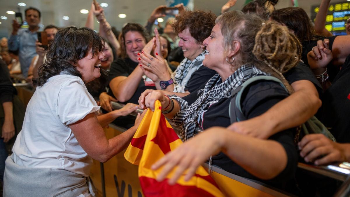 Llegada de los 27 integrantes de la flotilla a Gaza a los aeropuertos de Madrid, Bilbao y Barcelona