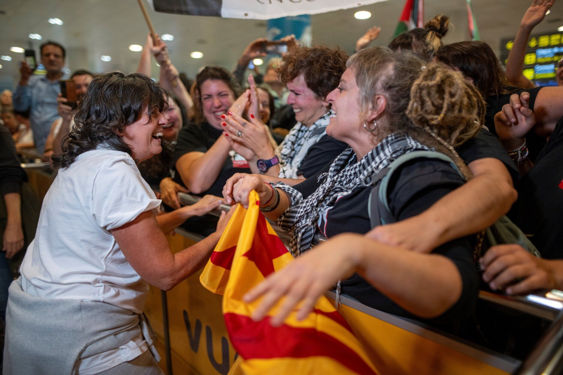 Llegada de los 27 integrantes de la flotilla a Gaza a los aeropuertos de Madrid, Bilbao y Barcelona