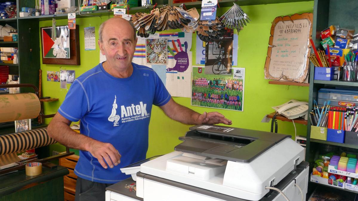 Maimur es una librería de pueblo, con una oferta variada.