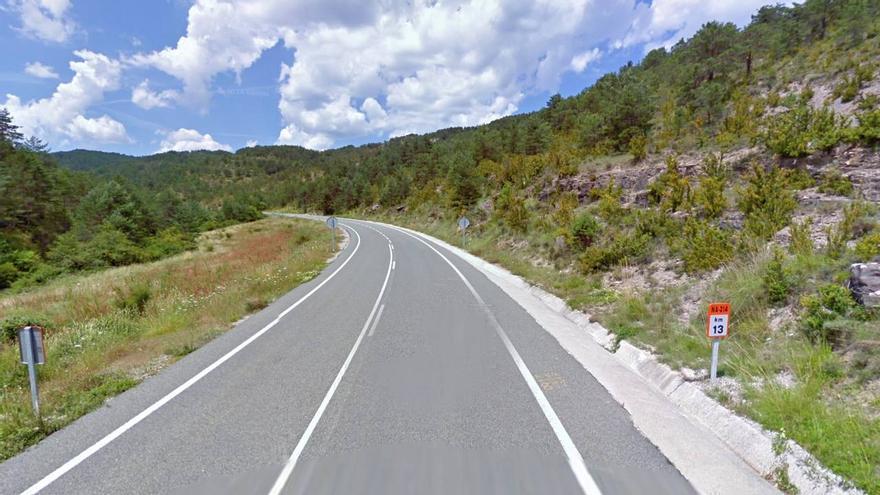 Muere un motorista al salirse de la carretera en Burgui