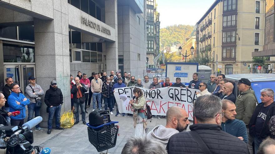 La plantilla de Petronor vota en contra del preacuerdo y deja en manos del juez la guerra de los vestuarios