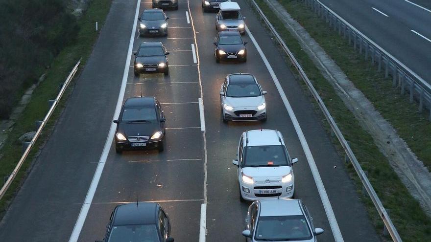 Un camión averiado provoca importantes retenciones en la ronda este de Pamplona