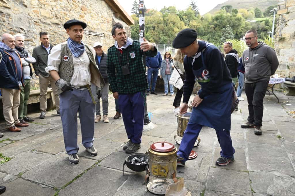 Las putxeras humean en Balmaseda en homenaje al tren de La Robla