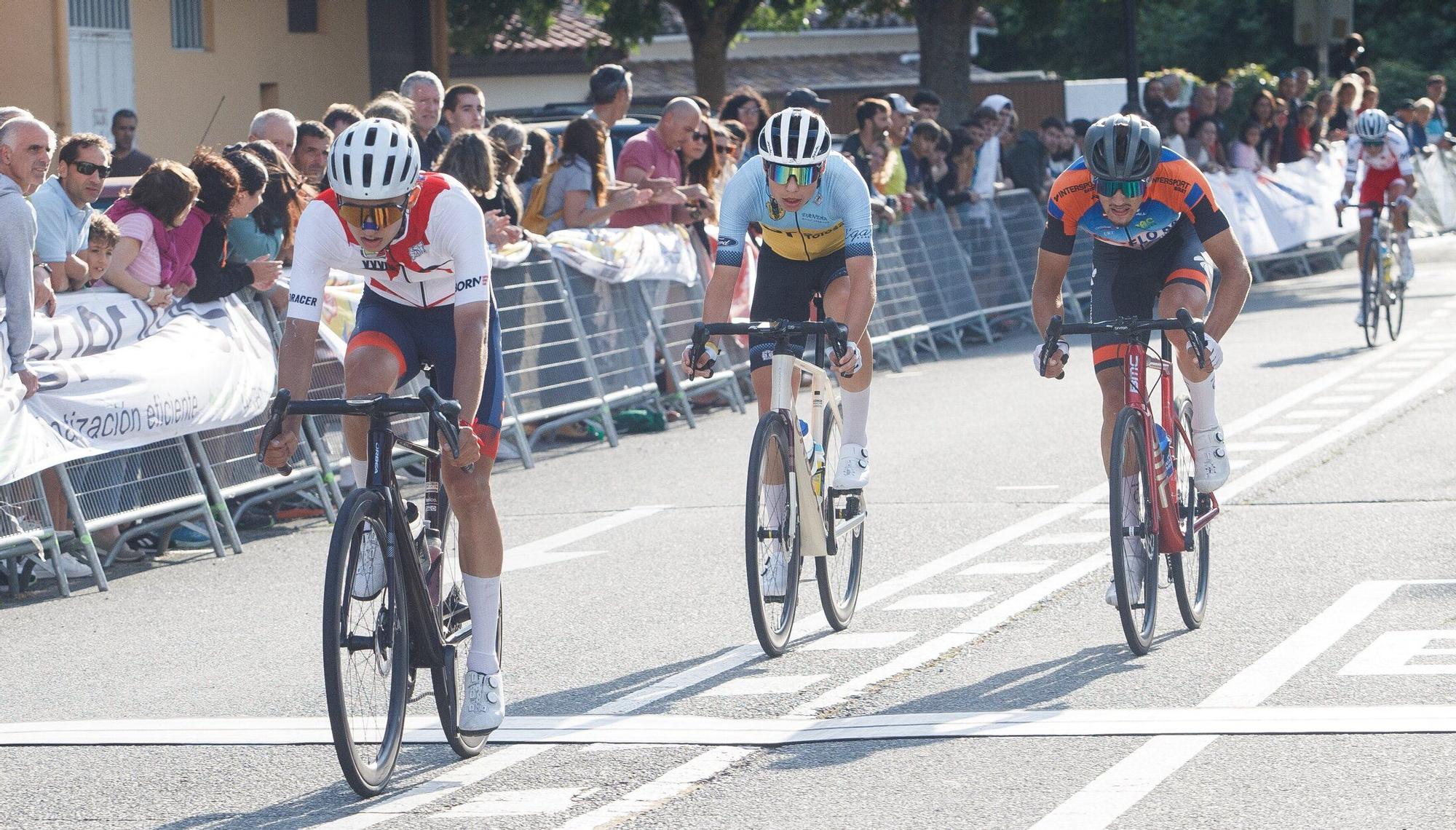 Imágenes de la llegada de la segunda etapa de la Vuelta a Pamplona
