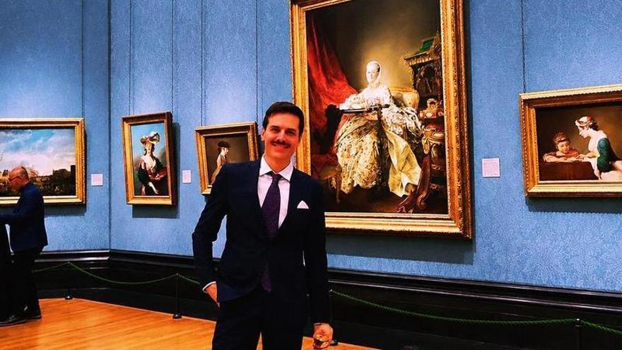 Un vizcaino subastará tres fotografías de Isabel II para apoyar la lucha contra el Parkinson