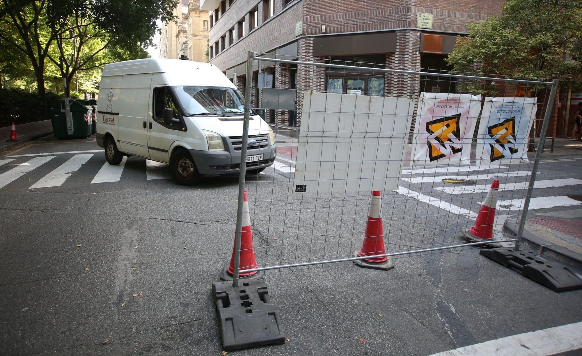 Fotos del inicio de las catas previas al comienzo de las obra del Paseo de Sarasate