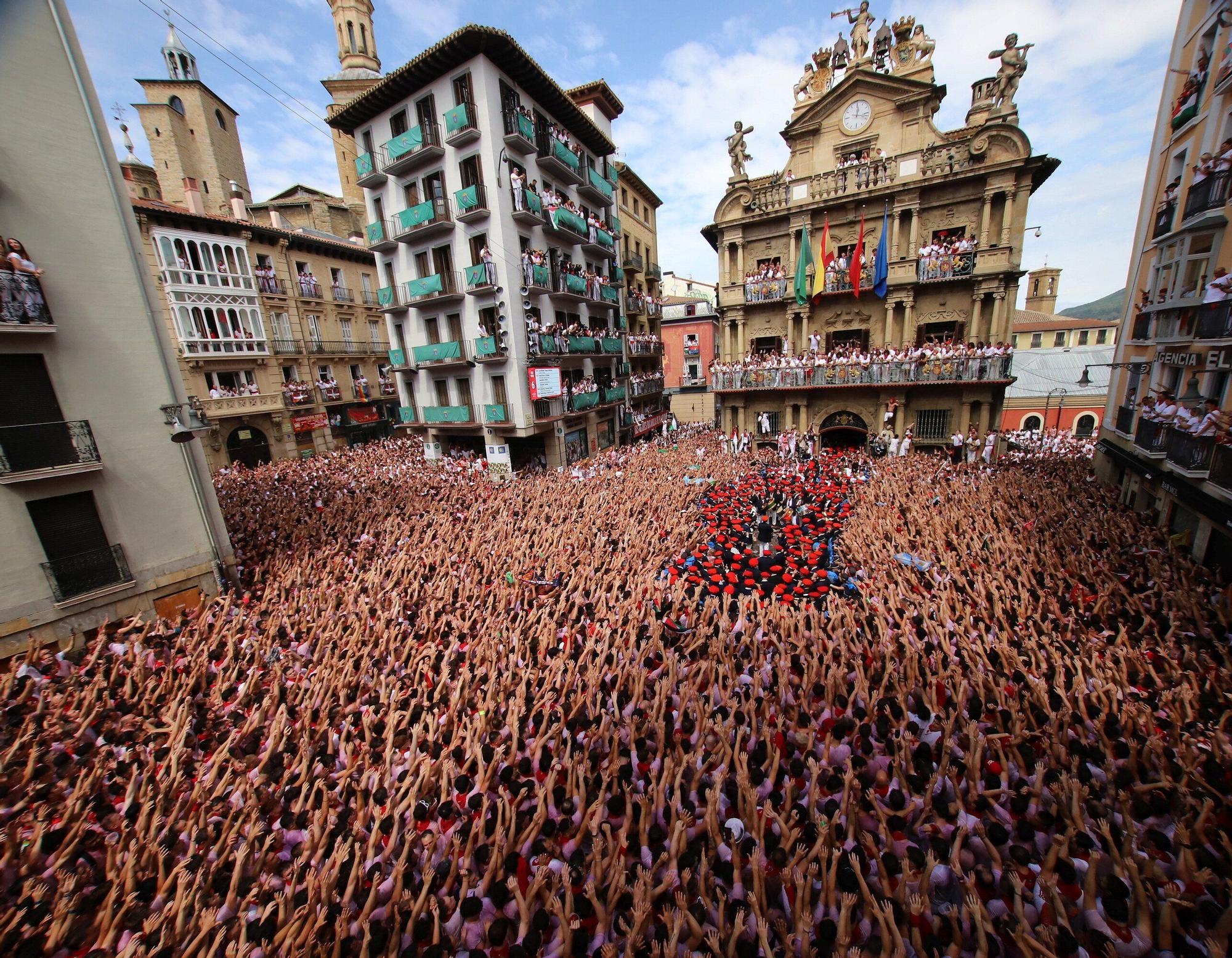 Fotos del  Chupinazo de San Fermín 2025 en Pamplona: ¡La fiesta más internacional se enciende con un grito solidario por Palestina!