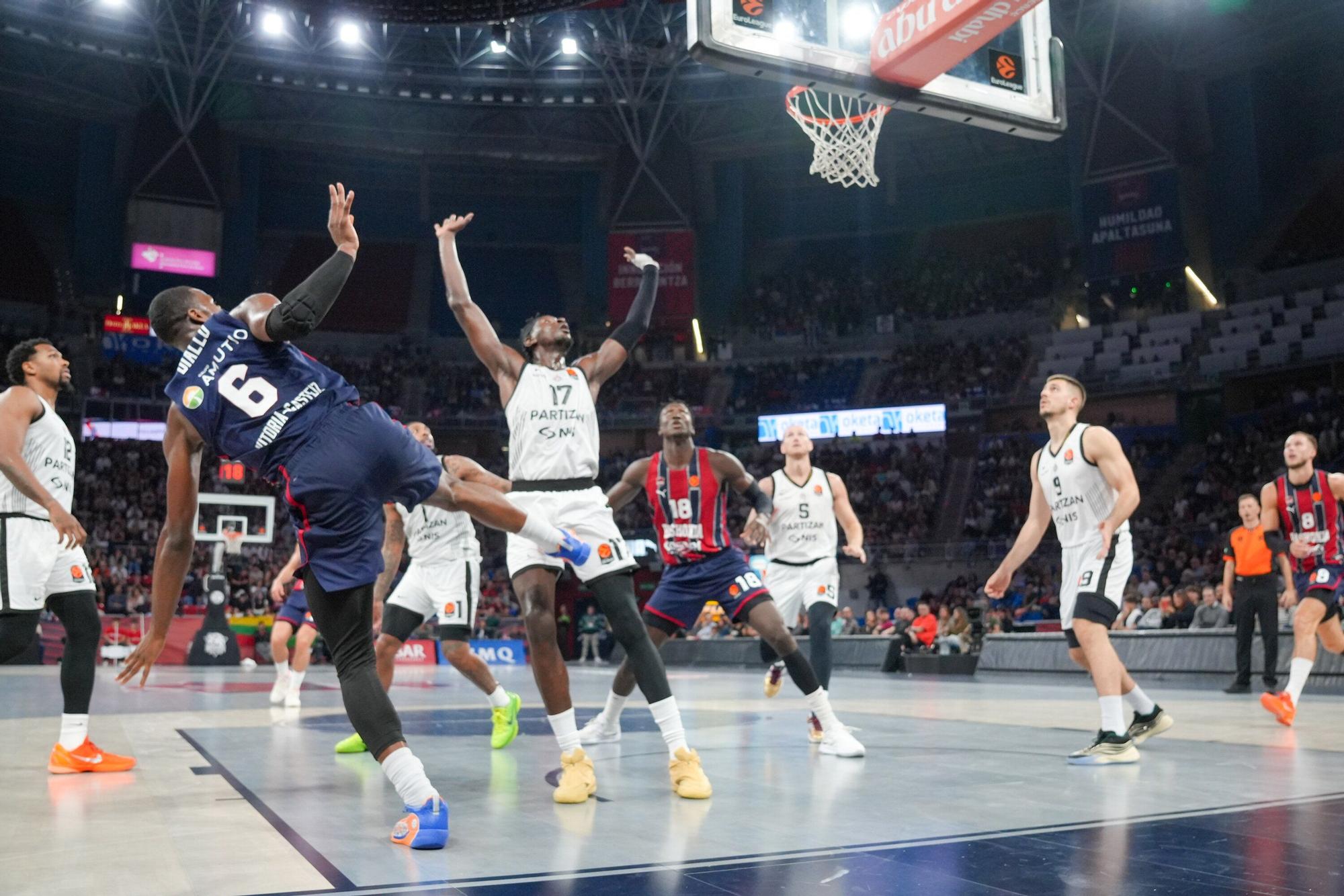 Todas las fotos del Baskonia-Partizan en el Buesa Arena