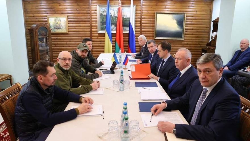 Los ministros de Exteriores de Rusia y Ucrania se reunirán en Turquía