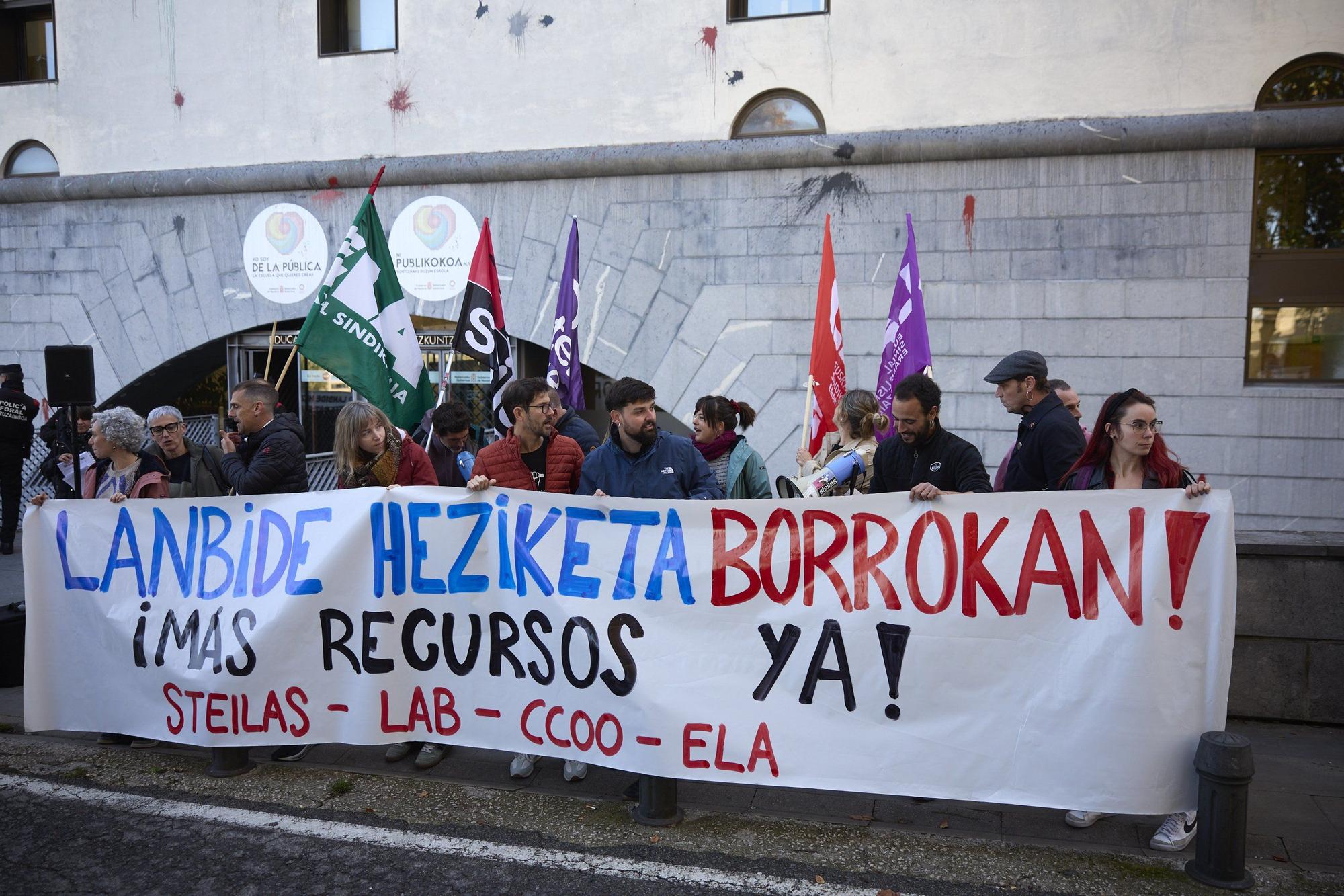 Concentración ante Educación en el marco de la huelga docente en los centros de FP