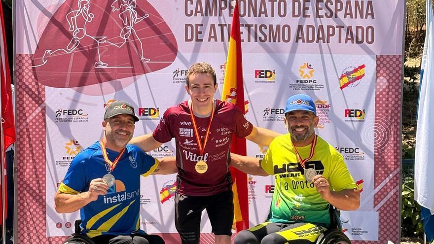 Alejandro García logra tres medallas nacionales para el Zuzenak