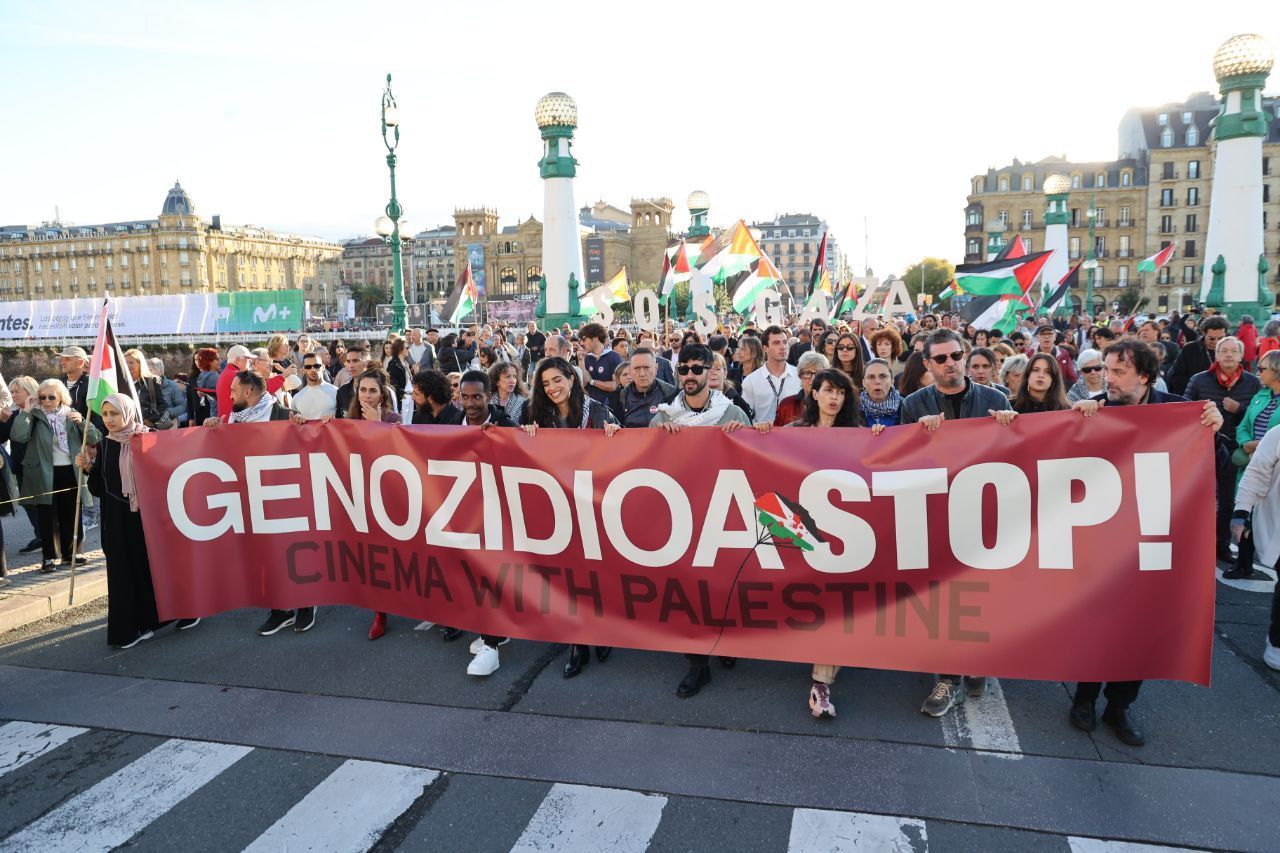 Zinemaldia: la solidaridad con Palestina llena las calles de Donostia