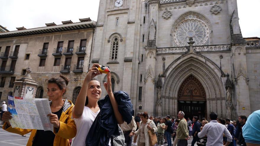 Un pacto de PNV, PSE y Podemos desbloquea la tasa turística que penaliza a cruceros y pisos turísticos