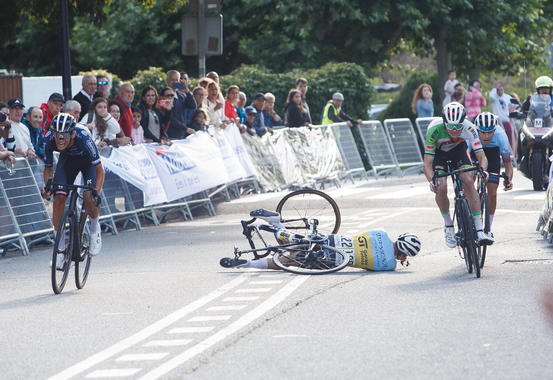 Imágenes de la llegada de la segunda etapa de la Vuelta a Pamplona