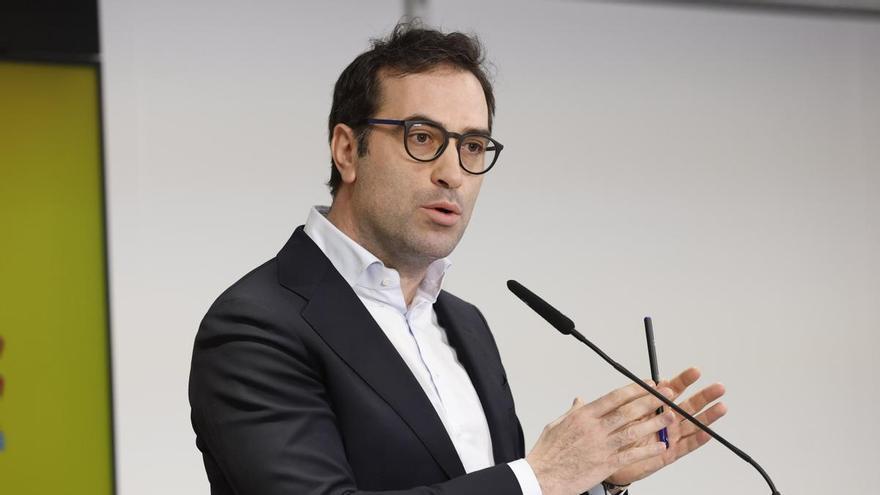 El Gobierno español descarta bajar el IVA de los alimentos y estudia cómo abaratar los carburantes