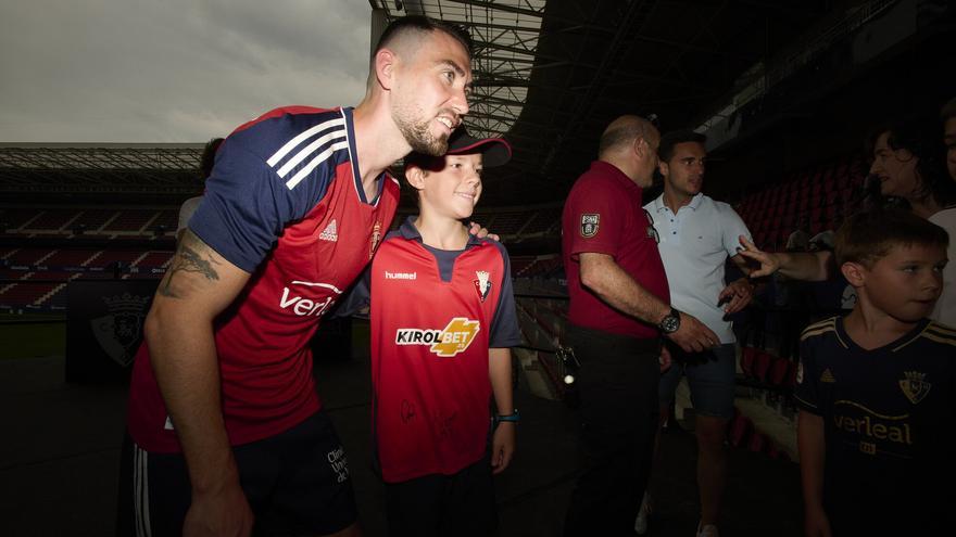 Moi Gómez se presenta ante la afición de Osasuna