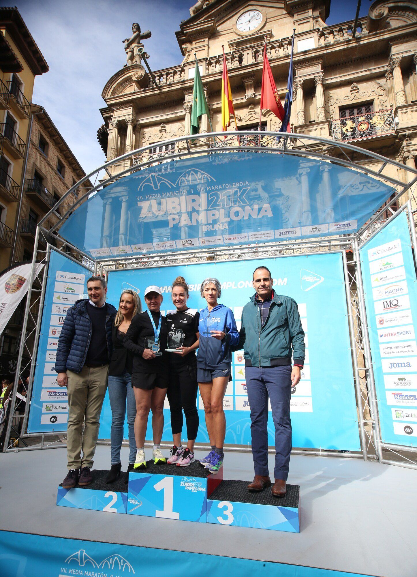 Mejores imágenes del podio de la Zubiri-Pamplona