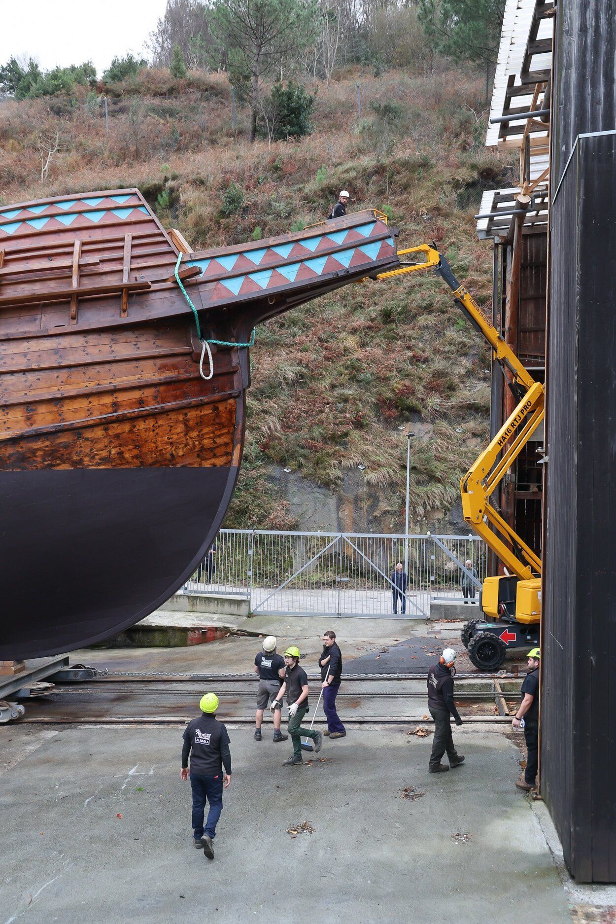 La nao 'San Juan', lista para la botadura