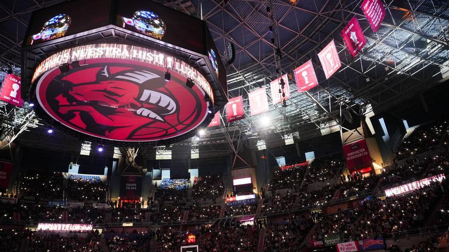 El Buesa Arena rinde homenaje a su historia