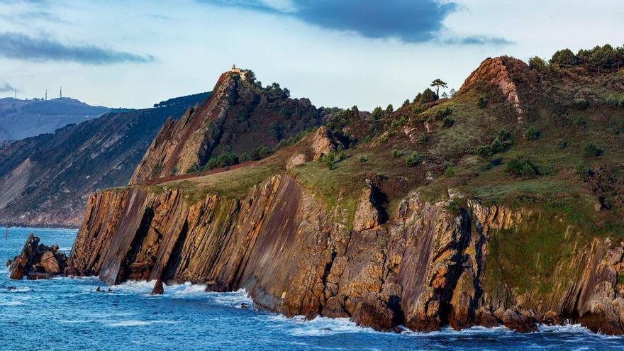 "El faro protegido por un castillo" a una hora de Pamplona que sorprende a National Geographic