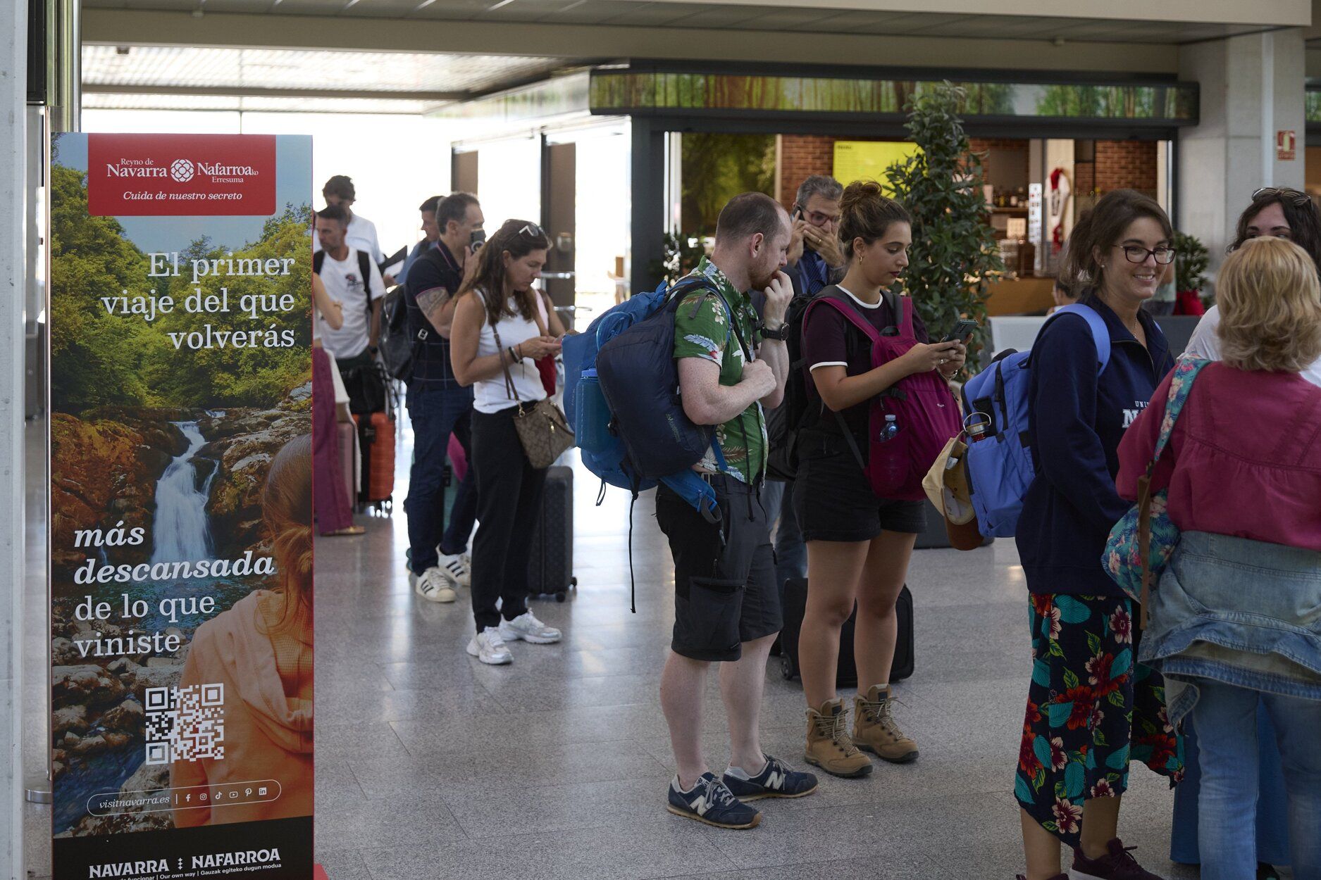 Fotos del inicio de las vacaciones de agosto en el aeropuerto de Noáin