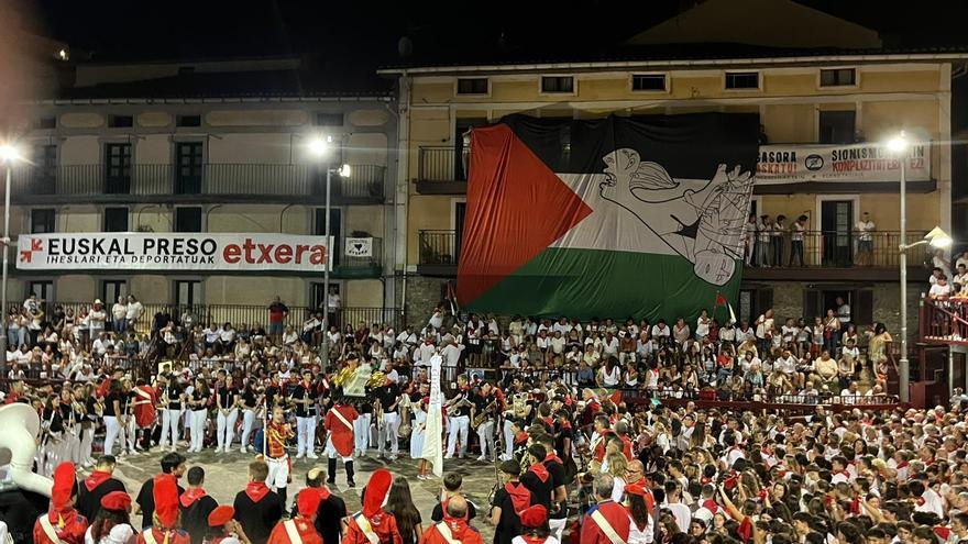 La Tamborrada de Deba se acuerda de Palestina