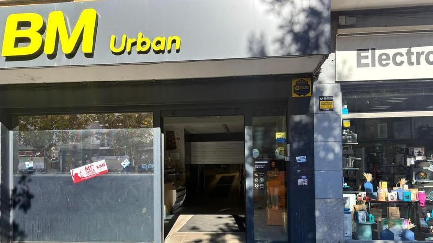 Desalojan un supermercado de Igorre por el lanzamiento de una bomba de humo