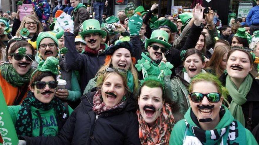 Irlanda se tiñe de verde y cerveza para celebrar el día de San Patricio