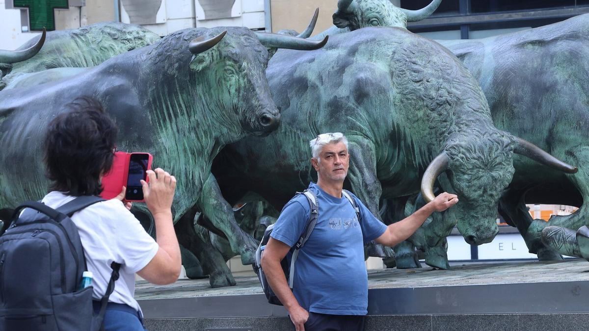 Turistas por el casco viejo de Pamplona.