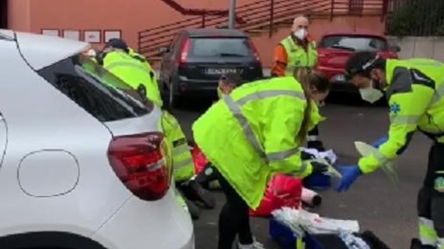 Muere atropellada por su propio coche tras bajarse en una pendiente