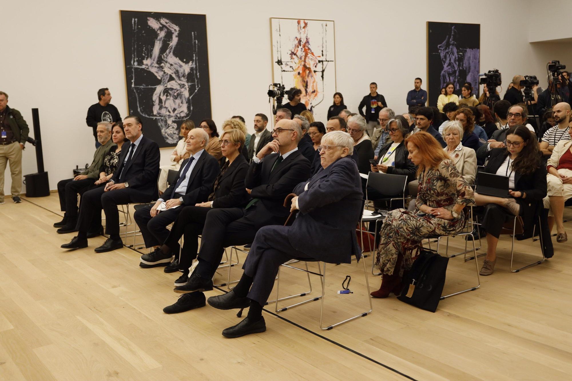 El edificio moderno del Bellas Artes reabre con Baselitz, el artista que decidió pintar el mundo al revés