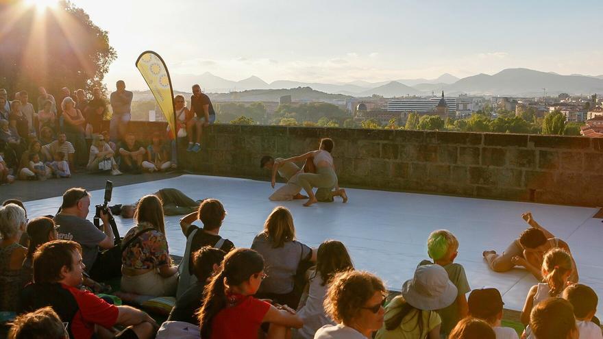 Luz y sonido en la apertura de ‘Atardecer Pamplona’ en la Plaza de la O