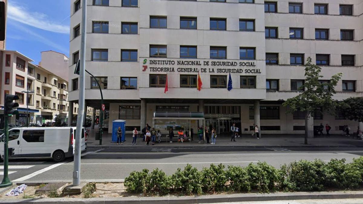 Exterior del Instituto Nacional de la Seguridad Social en Pamplona