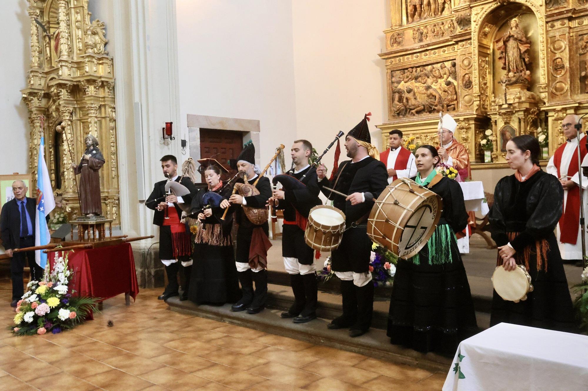 En imágenes: El Centro Gallego de Vitoria celebra Santiago