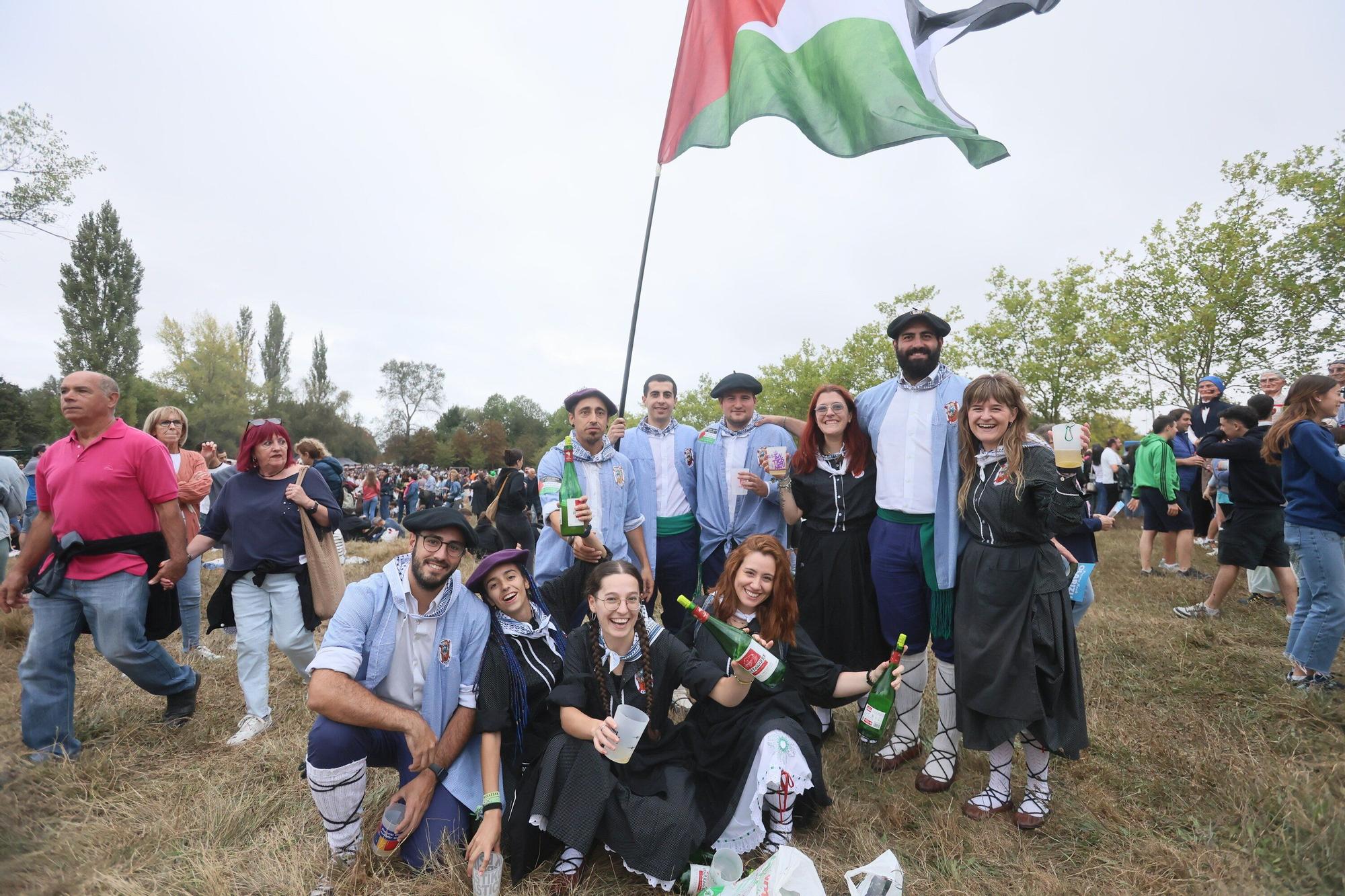 En imágenes: Las campas de Olarizu se llenan de fiesta