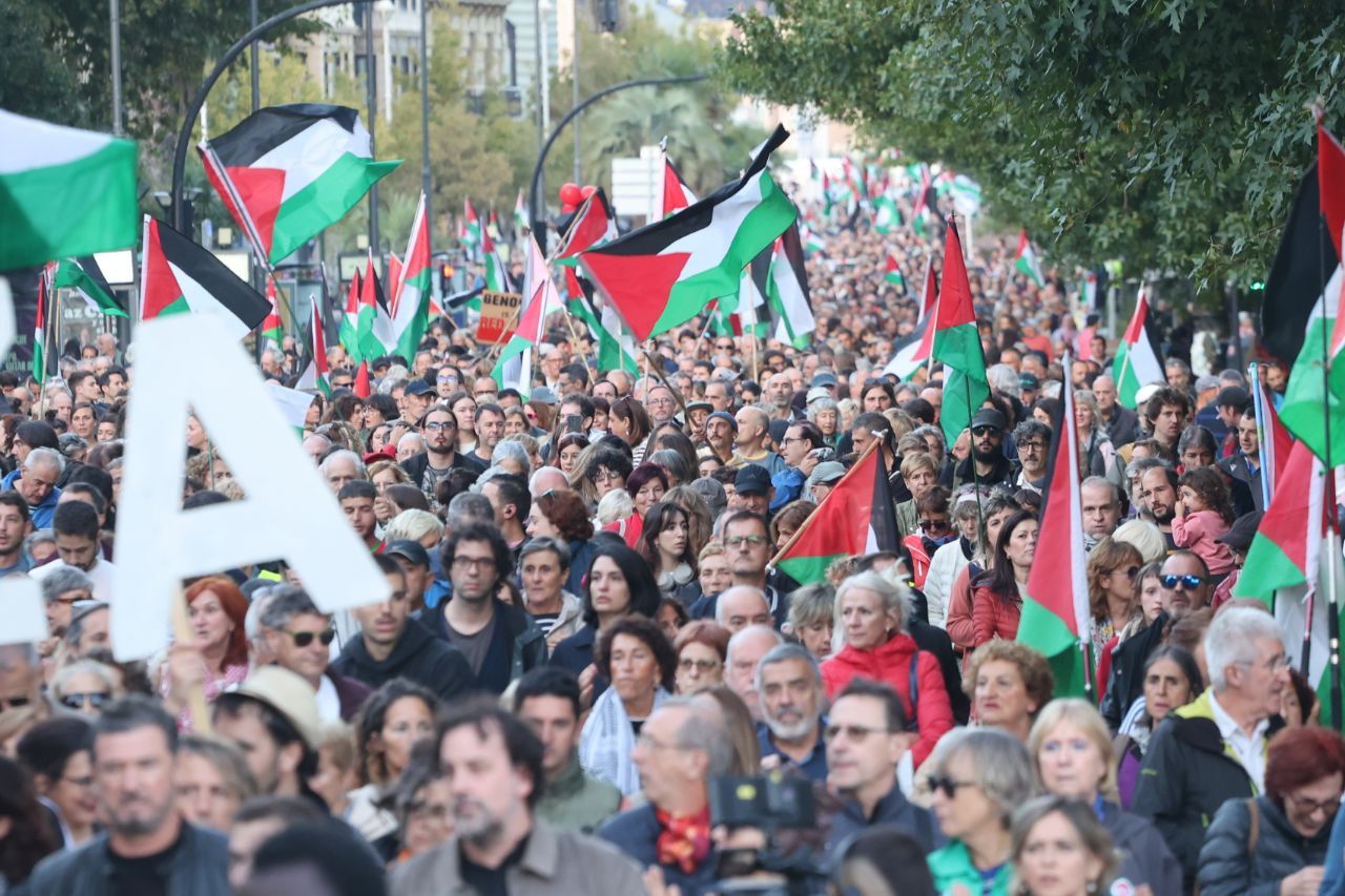 La solidaridad con Palestina llena las calles de Donostia