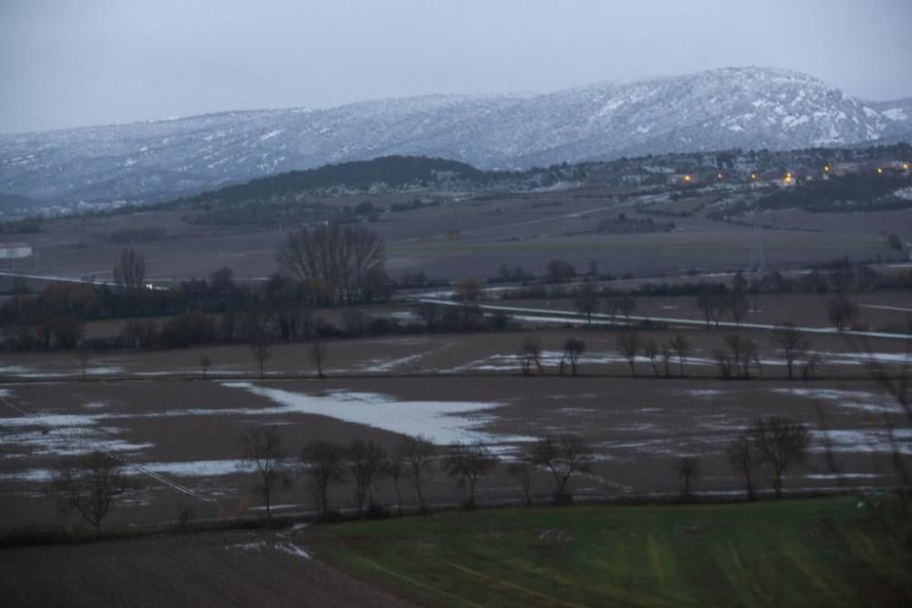 Agua y nieve en Vitoria.